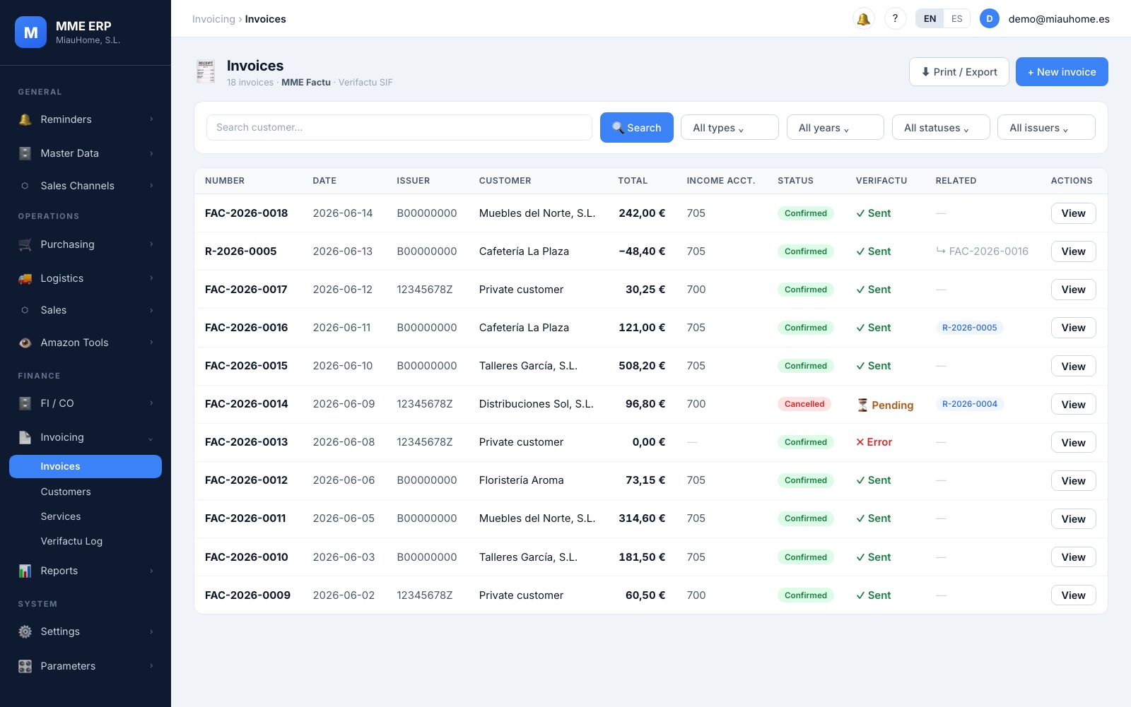 MMEFactu invoice list with each invoice's Veri*Factu status (sample data)